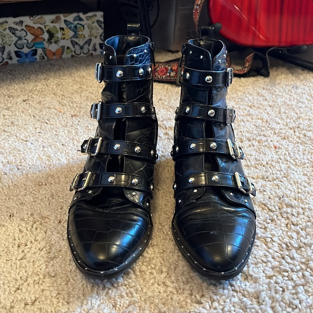 Fergalicious by fergie booties - Picture 2 of 7